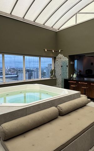 Apartamento à venda com 300m², 3 quartos e 5 vagas Apartamento à venda com 300m², 3 quartos e 5 vagasCobertura - Hidromassagem