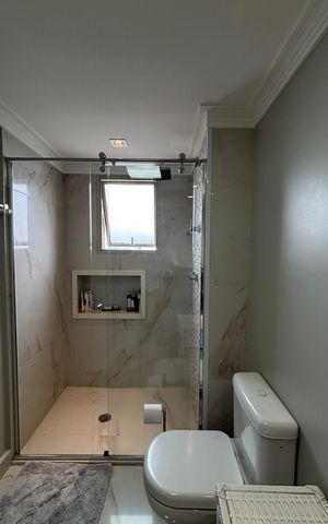 Apartamento à venda com 300m², 3 quartos e 5 vagas Apartamento à venda com 300m², 3 quartos e 5 vagasBanheiro da Suíte 1