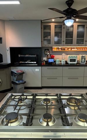 Apartamento à venda com 300m², 3 quartos e 5 vagas Apartamento à venda com 300m², 3 quartos e 5 vagasCozinha