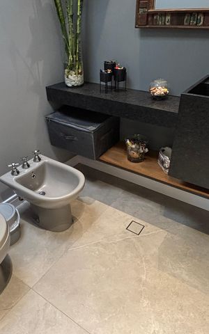 Apartamento à venda com 300m², 3 quartos e 5 vagas Apartamento à venda com 300m², 3 quartos e 5 vagasLavabo