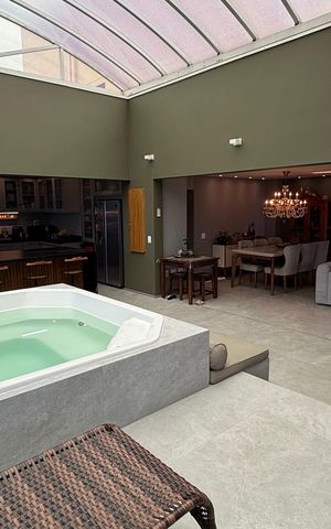 Apartamento à venda com 300m², 3 quartos e 5 vagas Apartamento à venda com 300m², 3 quartos e 5 vagasCobertura - Hidromassagem