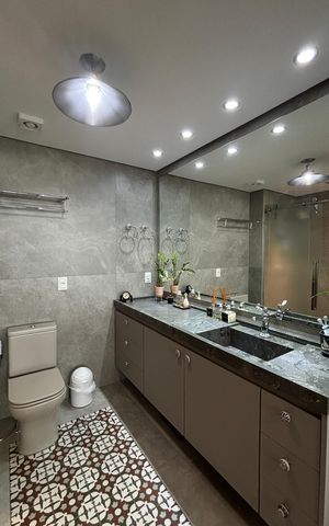 Apartamento à venda com 300m², 3 quartos e 5 vagas Apartamento à venda com 300m², 3 quartos e 5 vagasBanheiro da Suíte 3