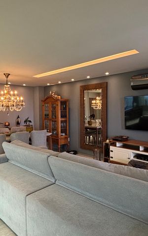 Apartamento à venda com 300m², 3 quartos e 5 vagas Apartamento à venda com 300m², 3 quartos e 5 vagasSala de Jantar