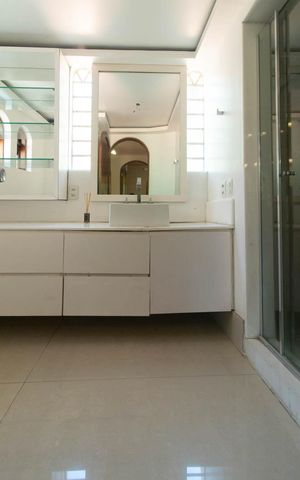 Casa à venda com 700m², 4 quartos e 4 vagasBanheiro Social