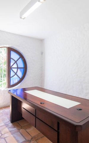 Casa à venda com 700m², 4 quartos e 4 vagasEscritório