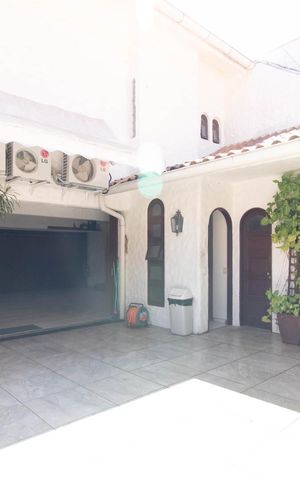 Casa à venda com 700m², 4 quartos e 4 vagasQuintal