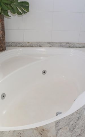 Apartamento à venda com 218m², 3 quartos e 5 vagas Apartamento à venda com 218m², 3 quartos e 5 vagasBanheiro da Suíte 1