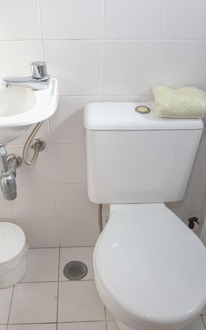 Apartamento à venda com 218m², 3 quartos e 5 vagas Apartamento à venda com 218m², 3 quartos e 5 vagasBanheiro de Serviço