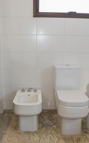Apartamento à venda com 218m², 3 quartos e 5 vagas Apartamento à venda com 218m², 3 quartos e 5 vagasBanheiro da Suíte 1