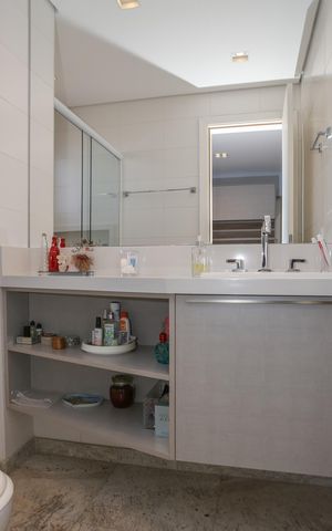 Apartamento à venda com 218m², 3 quartos e 5 vagas Apartamento à venda com 218m², 3 quartos e 5 vagasBanheiro da Suíte 2