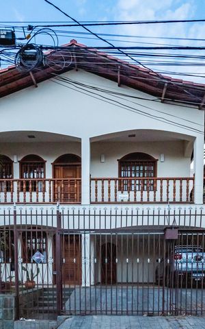 Casa à venda com 300m², 3 quartos e 3 vagasFachada