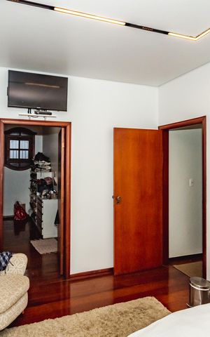 Casa à venda com 300m², 3 quartos e 3 vagasSuíte 