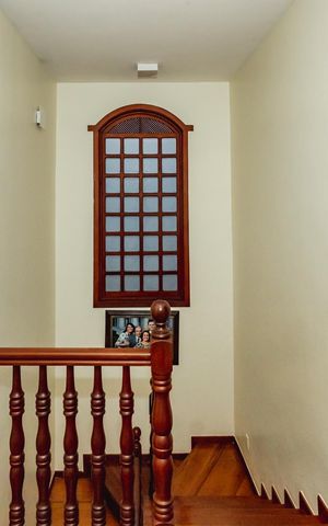 Casa à venda com 300m², 3 quartos e 3 vagasEscada 