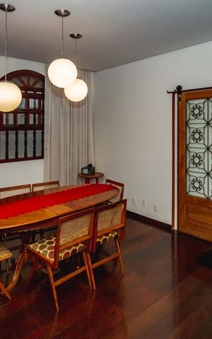 Casa à venda com 300m², 3 quartos e 3 vagasSala