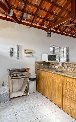 Casa à venda com 370m², 5 quartos e 3 vagas Casa à venda com 370m², 5 quartos e 3 vagasSalão