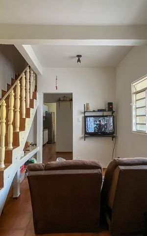 Casa à venda com 370m², 5 quartos e 3 vagas Casa à venda com 370m², 5 quartos e 3 vagasCasa 2 - Sala