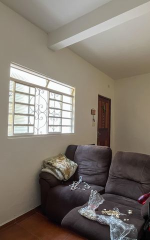 Casa à venda com 370m², 5 quartos e 3 vagas Casa à venda com 370m², 5 quartos e 3 vagasCasa 2 - Sala