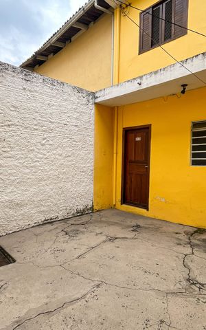 Casa à venda com 370m², 5 quartos e 3 vagas Casa à venda com 370m², 5 quartos e 3 vagasQuintal casa 2