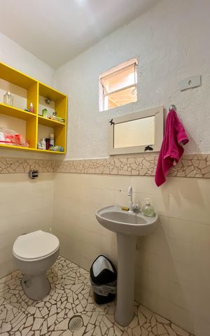 Casa à venda com 370m², 5 quartos e 3 vagas Casa à venda com 370m², 5 quartos e 3 vagasCasa 2 - Lavabo