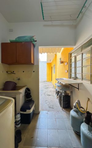 Casa à venda com 370m², 5 quartos e 3 vagas Casa à venda com 370m², 5 quartos e 3 vagasCasa 2 - Área de Serviço