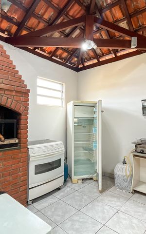 Casa à venda com 370m², 5 quartos e 3 vagas Casa à venda com 370m², 5 quartos e 3 vagasSalão