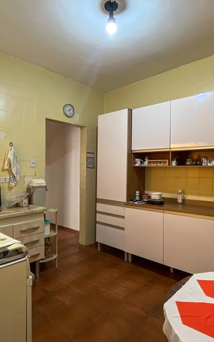 Casa à venda com 370m², 5 quartos e 3 vagas Casa à venda com 370m², 5 quartos e 3 vagasCasa 2 - Cozinha