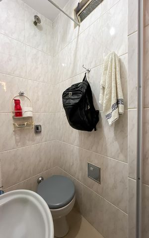 Casa à venda com 370m², 5 quartos e 3 vagas Casa à venda com 370m², 5 quartos e 3 vagasBanheiro de serviço