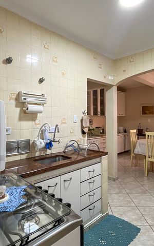 Casa à venda com 370m², 5 quartos e 3 vagas Casa à venda com 370m², 5 quartos e 3 vagasCozinha