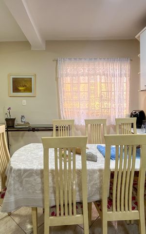 Casa à venda com 370m², 5 quartos e 3 vagas Casa à venda com 370m², 5 quartos e 3 vagasCozinha