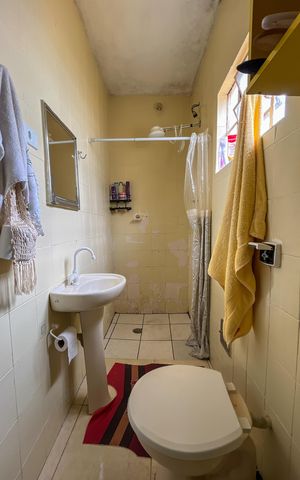 Casa à venda com 370m², 5 quartos e 3 vagas Casa à venda com 370m², 5 quartos e 3 vagasCasa 2 - Banheiro Social