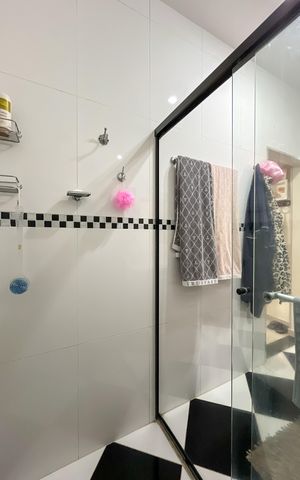 Casa à venda com 370m², 5 quartos e 3 vagas Casa à venda com 370m², 5 quartos e 3 vagasBanheiro da Suíte