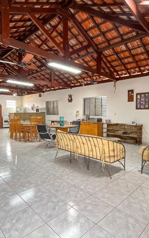 Casa à venda com 370m², 5 quartos e 3 vagas Casa à venda com 370m², 5 quartos e 3 vagasSalão