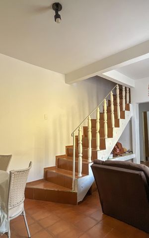 Casa à venda com 370m², 5 quartos e 3 vagas Casa à venda com 370m², 5 quartos e 3 vagasCasa 2 - Sala
