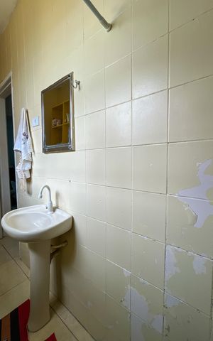 Casa à venda com 370m², 5 quartos e 3 vagas Casa à venda com 370m², 5 quartos e 3 vagasCasa 2 - Banheiro Social