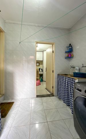 Casa à venda com 370m², 5 quartos e 3 vagas Casa à venda com 370m², 5 quartos e 3 vagasÁrea de Serviço