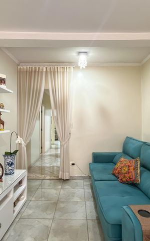 Casa à venda com 370m², 5 quartos e 3 vagas Casa à venda com 370m², 5 quartos e 3 vagasSala