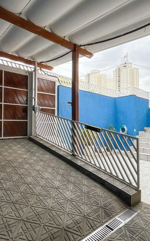 Casa à venda com 370m², 5 quartos e 3 vagas Casa à venda com 370m², 5 quartos e 3 vagasGaragem
