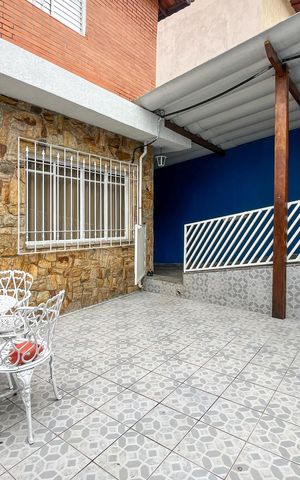 Casa à venda com 370m², 5 quartos e 3 vagas Casa à venda com 370m², 5 quartos e 3 vagasQuintal