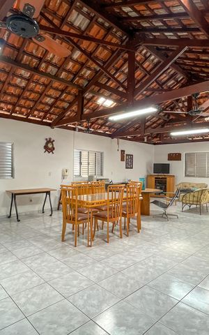Casa à venda com 370m², 5 quartos e 3 vagas Casa à venda com 370m², 5 quartos e 3 vagasSalão