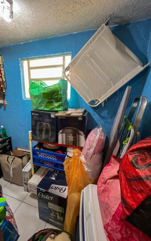 Casa à venda com 370m², 5 quartos e 3 vagas Casa à venda com 370m², 5 quartos e 3 vagasQuarto de Serviço
