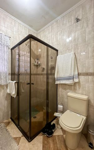 Casa à venda com 370m², 5 quartos e 3 vagas Casa à venda com 370m², 5 quartos e 3 vagasBanheiro Corredor