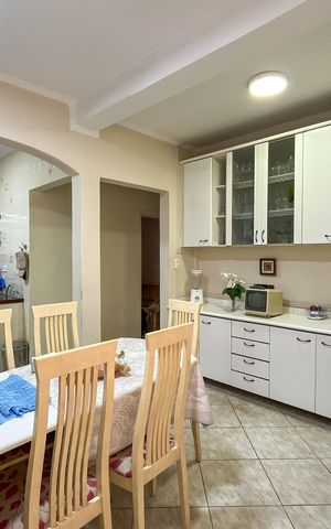 Casa à venda com 370m², 5 quartos e 3 vagas Casa à venda com 370m², 5 quartos e 3 vagasCozinha