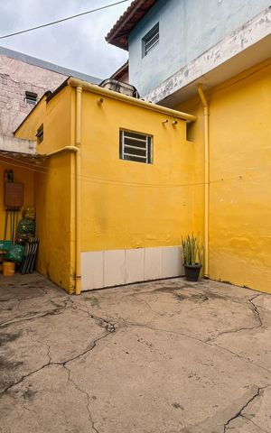 Casa à venda com 370m², 5 quartos e 3 vagas Casa à venda com 370m², 5 quartos e 3 vagasQuintal casa 2