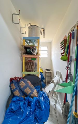 Casa à venda com 370m², 5 quartos e 3 vagas Casa à venda com 370m², 5 quartos e 3 vagasDespensa