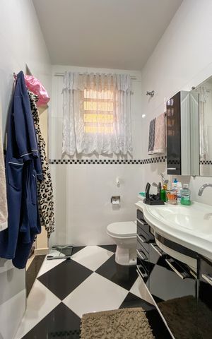 Casa à venda com 370m², 5 quartos e 3 vagas Casa à venda com 370m², 5 quartos e 3 vagasBanheiro da Suíte