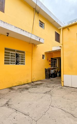 Casa à venda com 370m², 5 quartos e 3 vagas Casa à venda com 370m², 5 quartos e 3 vagasQuintal casa 2