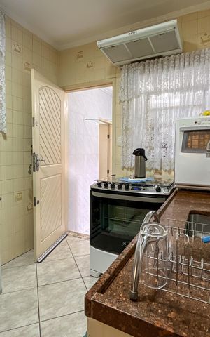 Casa à venda com 370m², 5 quartos e 3 vagas Casa à venda com 370m², 5 quartos e 3 vagasCozinha