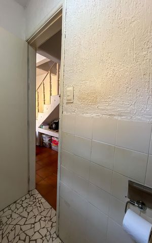 Casa à venda com 370m², 5 quartos e 3 vagas Casa à venda com 370m², 5 quartos e 3 vagasCasa 2 - Lavabo