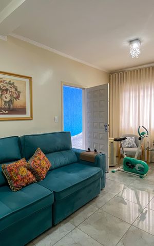 Casa à venda com 370m², 5 quartos e 3 vagas Casa à venda com 370m², 5 quartos e 3 vagasSala