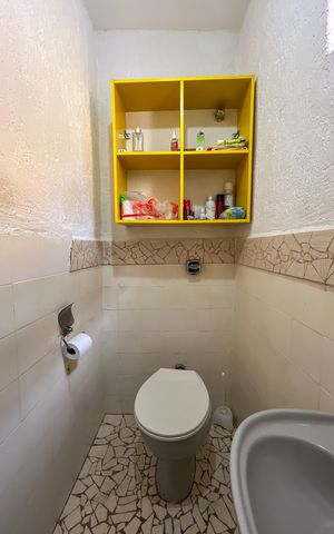 Casa à venda com 370m², 5 quartos e 3 vagas Casa à venda com 370m², 5 quartos e 3 vagasCasa 2 - Lavabo